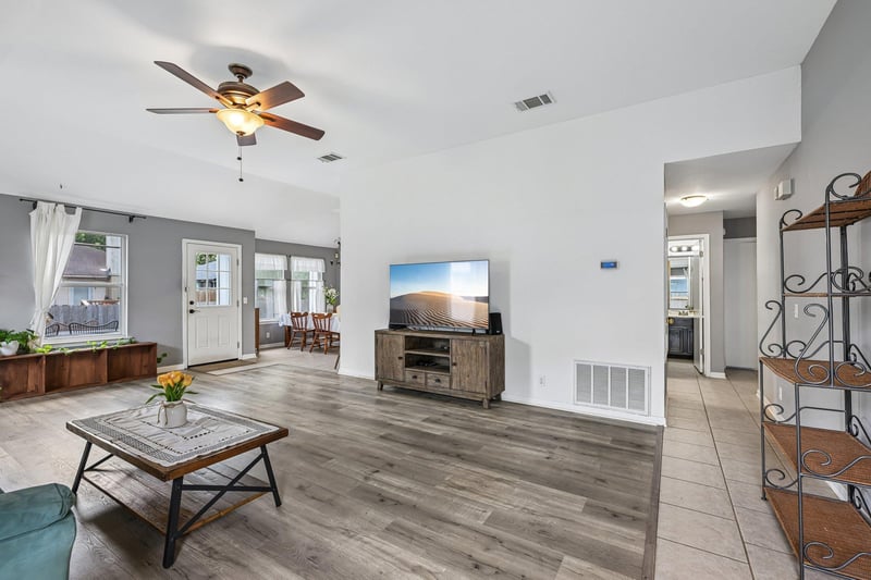 Virtual tour of 14611 Highsmith ST