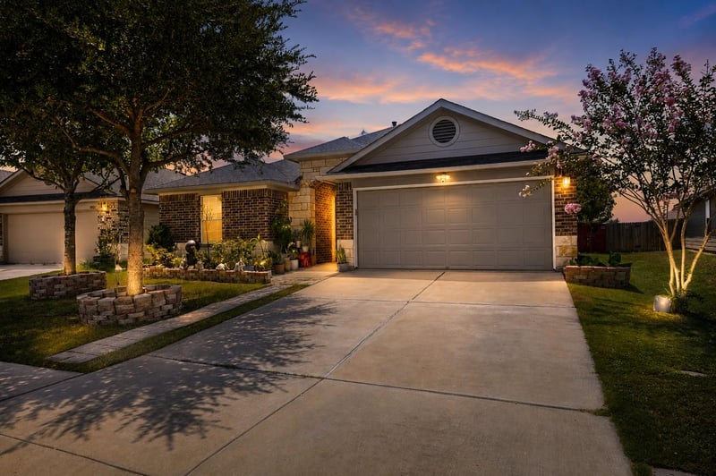 Virtual tour of 14921 Custis LN