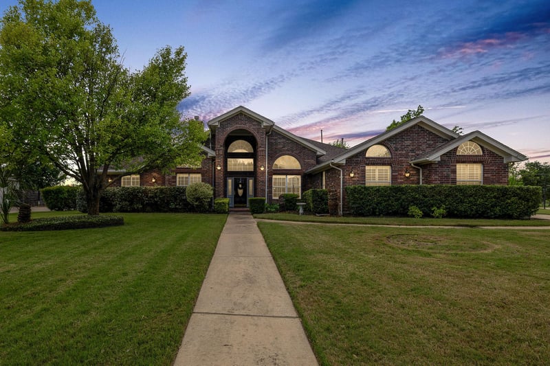 Virtual tour of 15 Meadow Run