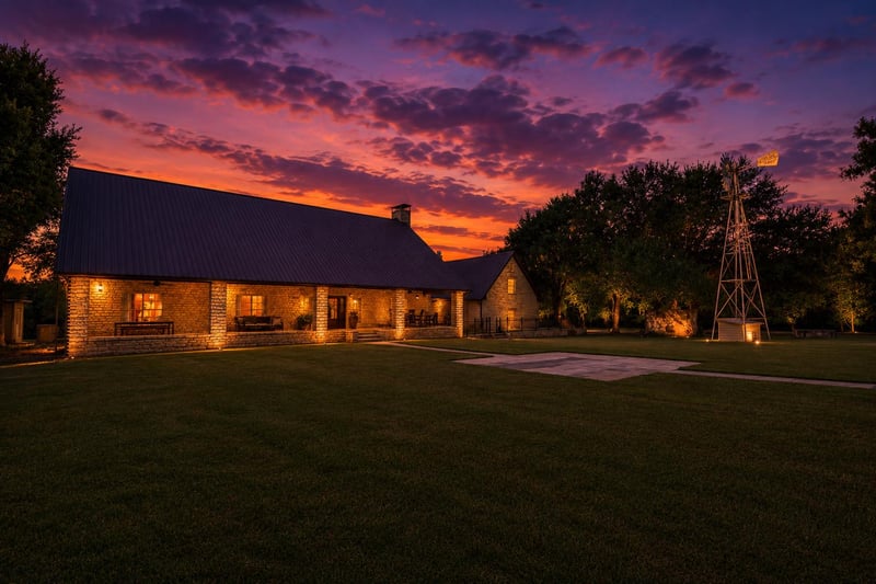Virtual tour of 150 Shady LN