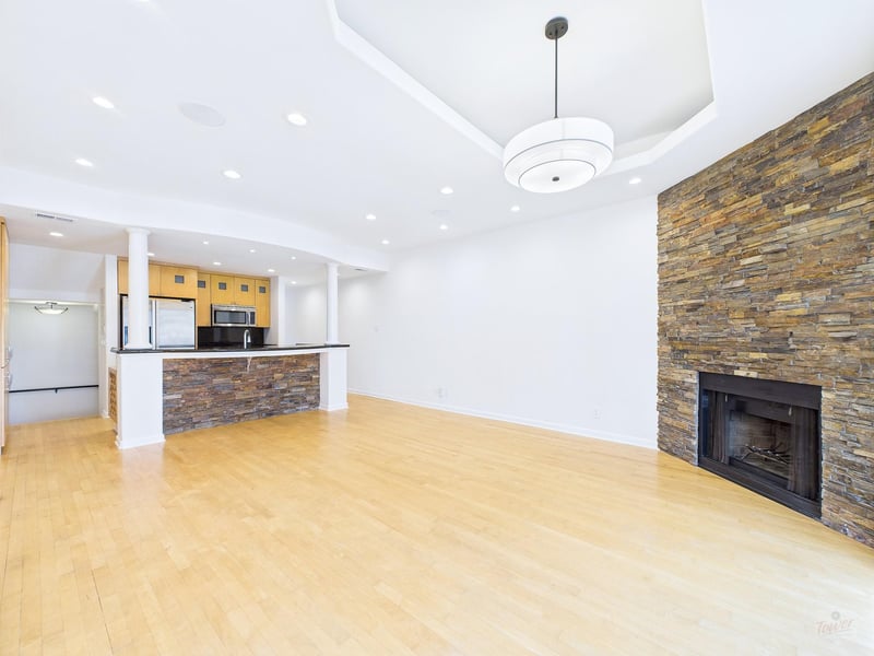 Virtual tour of 1501 Barton Springs RD Unit #222