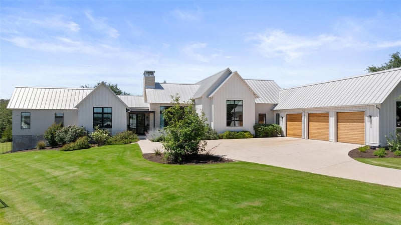 Virtual tour of 15025 Grumbles LN