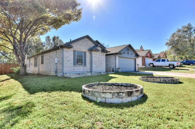 Virtual tour of 1503 Barcus Dr