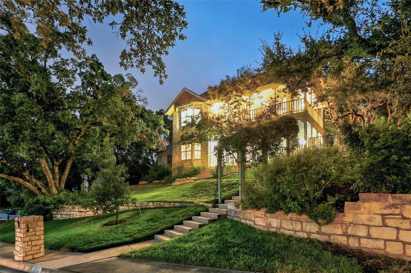 Virtual tour of 1503 Canoe Brook DR