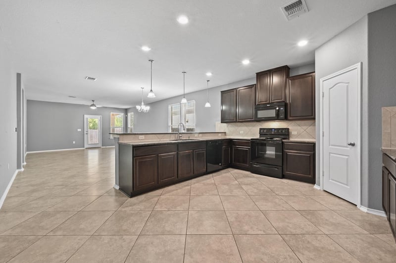 Virtual tour of 1505 Arial DR