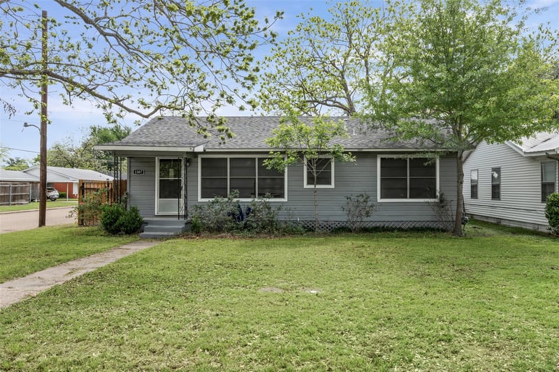 Virtual tour of 1507 N Cleveland Ave