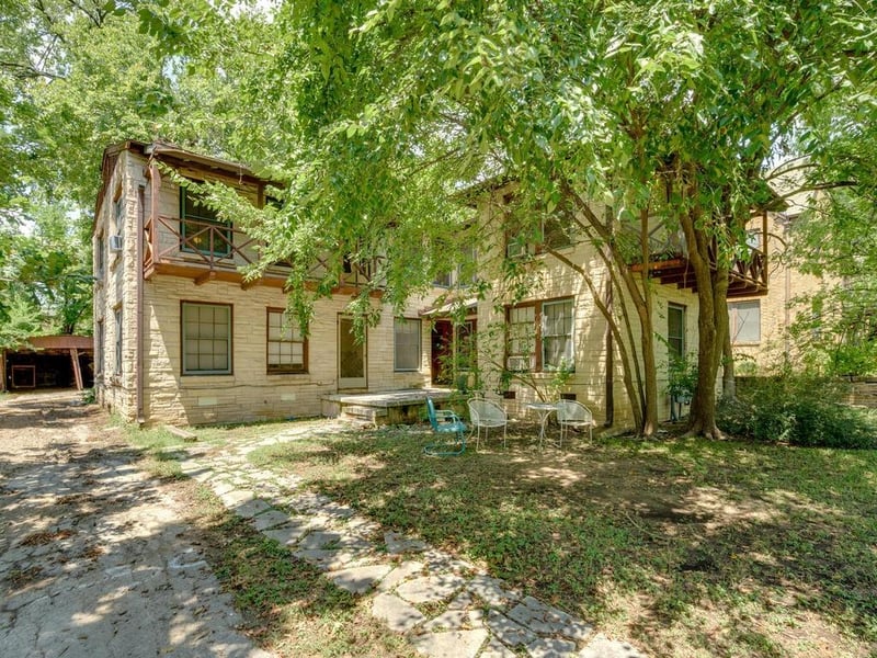 Virtual tour of 1508 Woodlawn BLVD