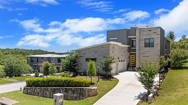Virtual tour of 15085 Dorothy DR