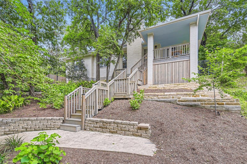 Virtual tour of 1509 Alameda Dr