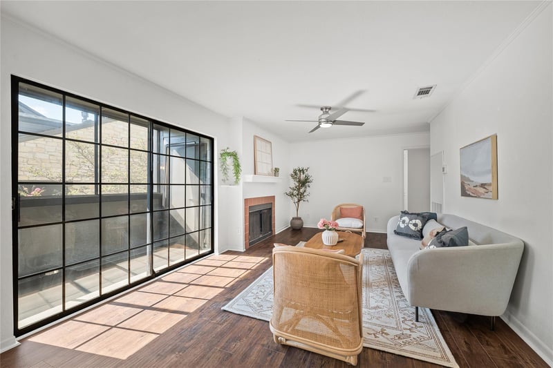 Virtual tour of 1510 W North Loop Blvd Unit #424