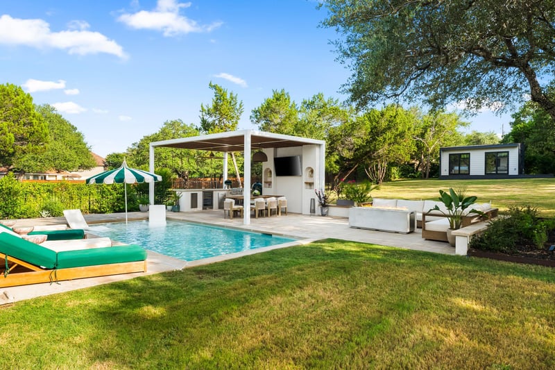 Virtual tour of 15103 Nightingale LN
