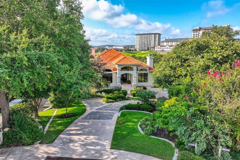 Virtual tour of 1511 Mesa Ridge LN