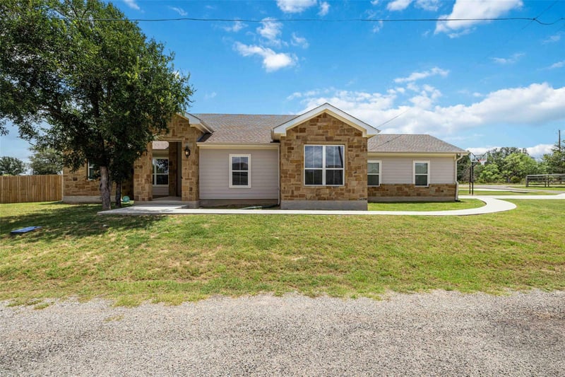 Virtual tour of 1512 Stonecrest DR