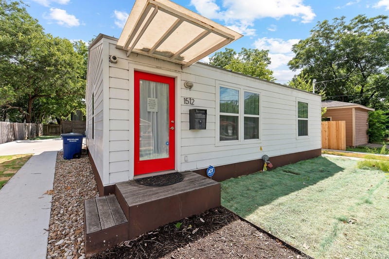 Virtual tour of 1512 W Koenig LN