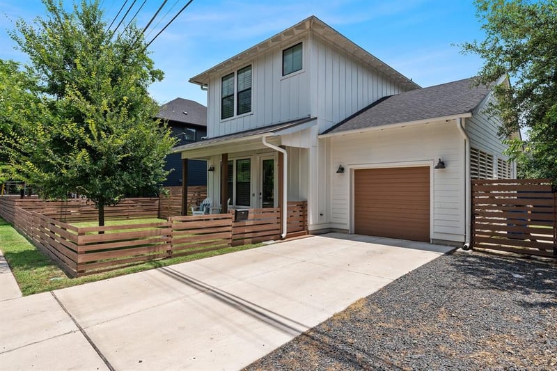 Virtual tour of 1513 Bluebonnet LN