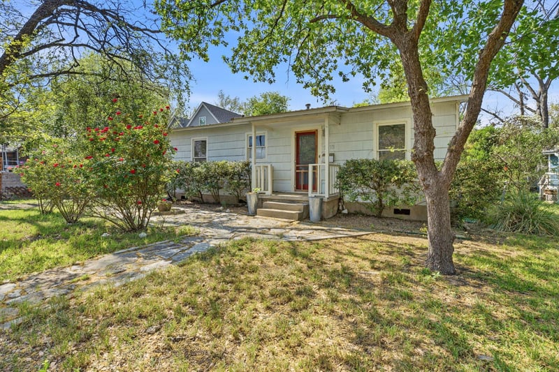 Virtual tour of 1513 W St Johns Ave