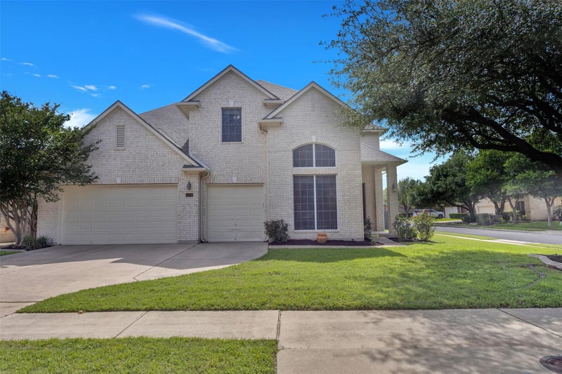 Virtual tour of 15136 Thatcher DR