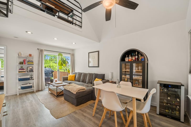 Virtual tour of 1514 Parker Ln Unit #208