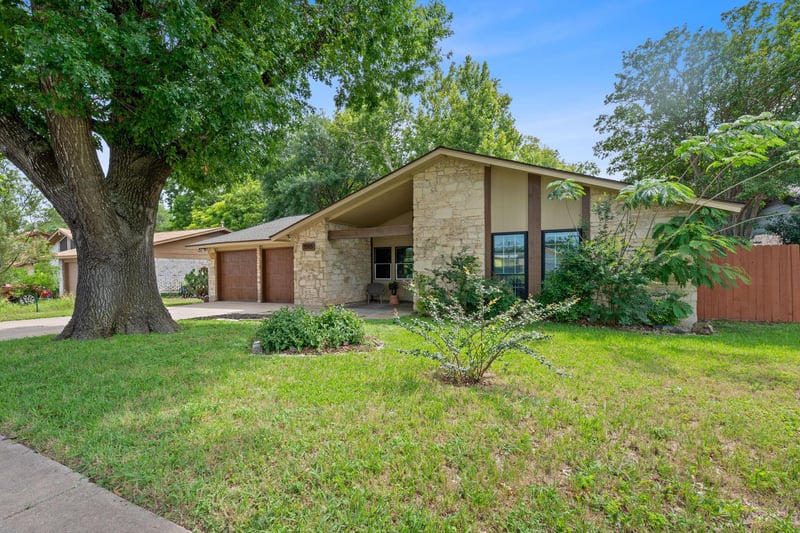 Virtual tour of 1515 Mearns Meadow Blvd