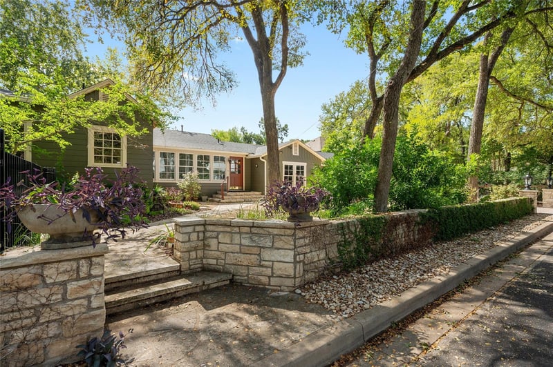 Virtual tour of 1516 Forest TRL