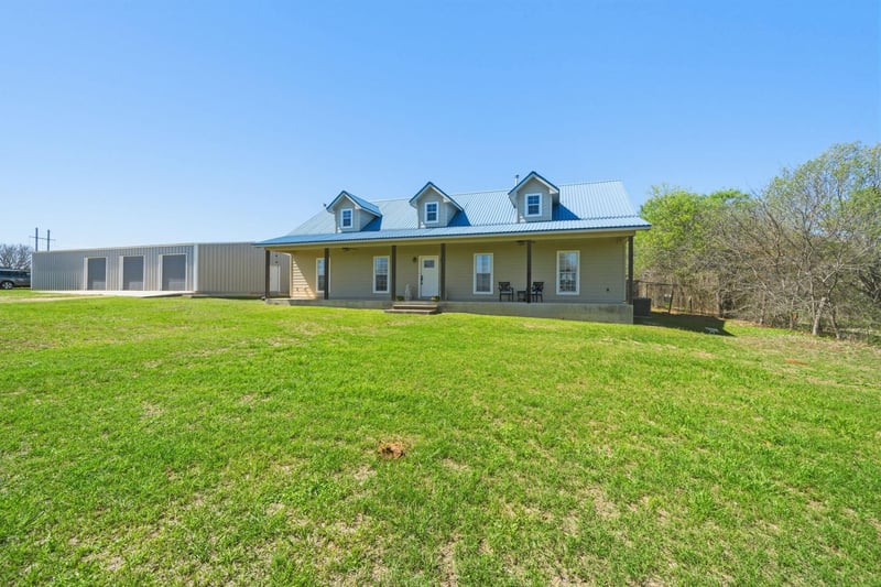 Virtual tour of 1516 Old Luling RD