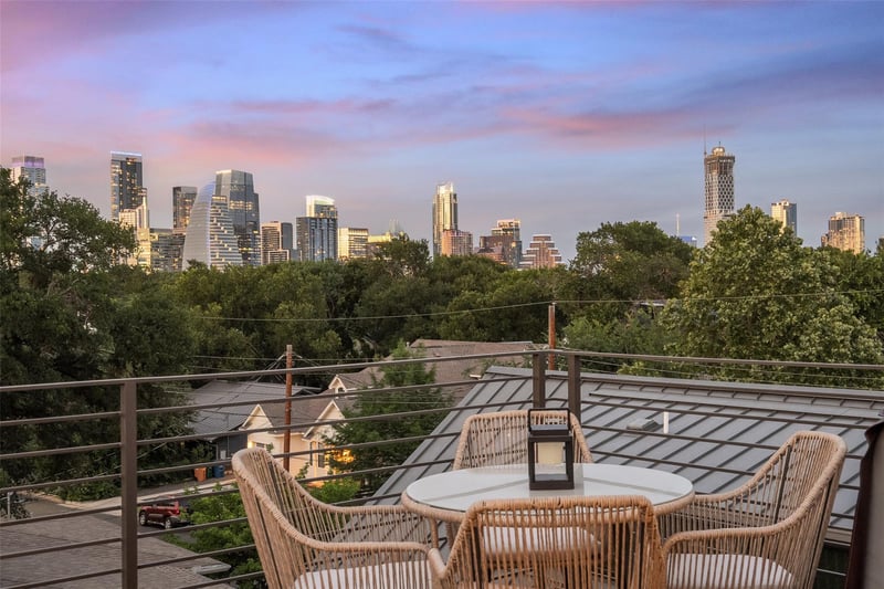 Virtual tour of 1516 Treadwell ST Unit #B