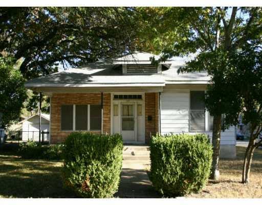 Virtual tour of 1517 Oxford Ave
