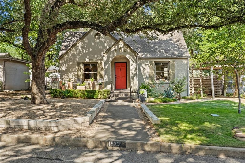 Virtual tour of 1520 W 32nd ST