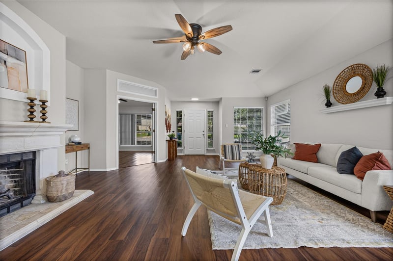Virtual tour of 1524 Lochaline LOOP