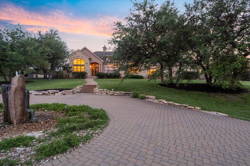 Virtual tour of 1525 Springlake DR