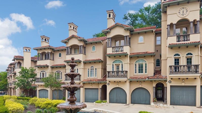 Virtual tour of 1529 Barton Springs RD Unit #9