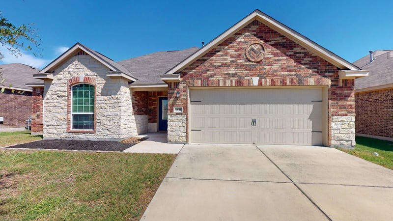 Virtual tour of 1531 Twin Estates DR