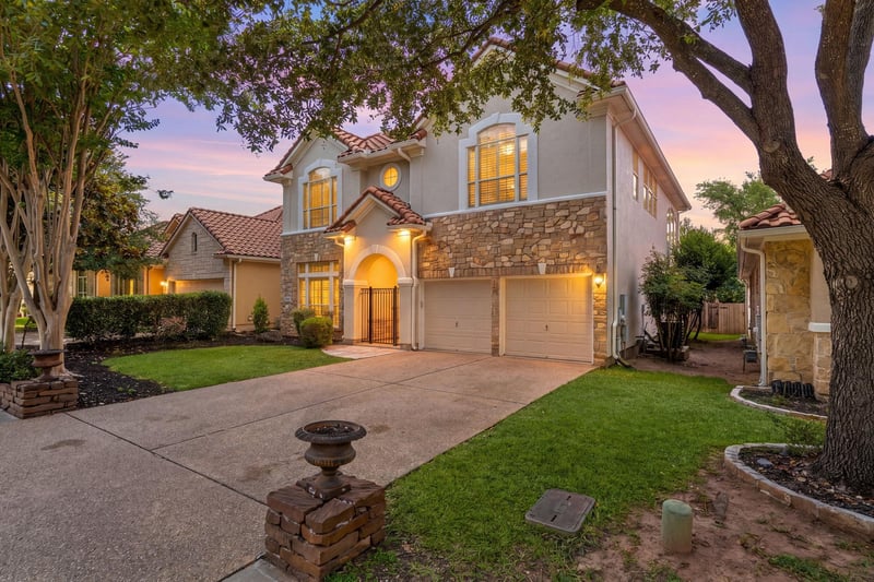 Virtual tour of 15321 Interlachen DR