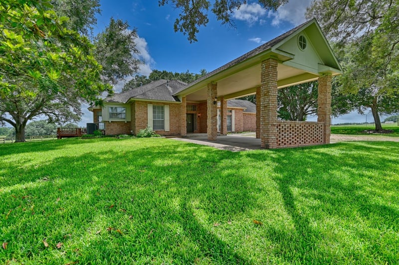 Virtual tour of 1552 Holub RD
