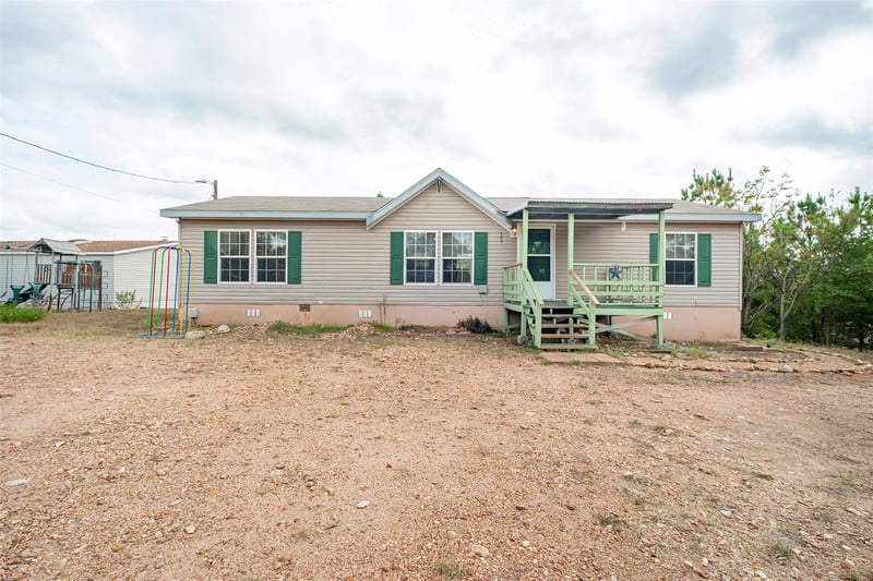 Virtual tour of 157 Lakeside Dr