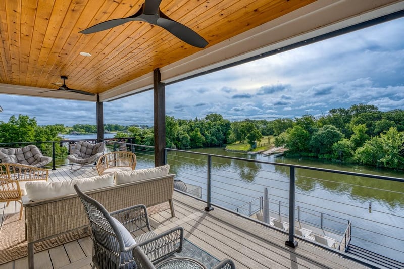 Virtual tour of 1597 Glen Cove DR
