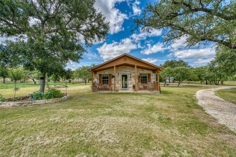 Virtual tour of 160 County Road 141