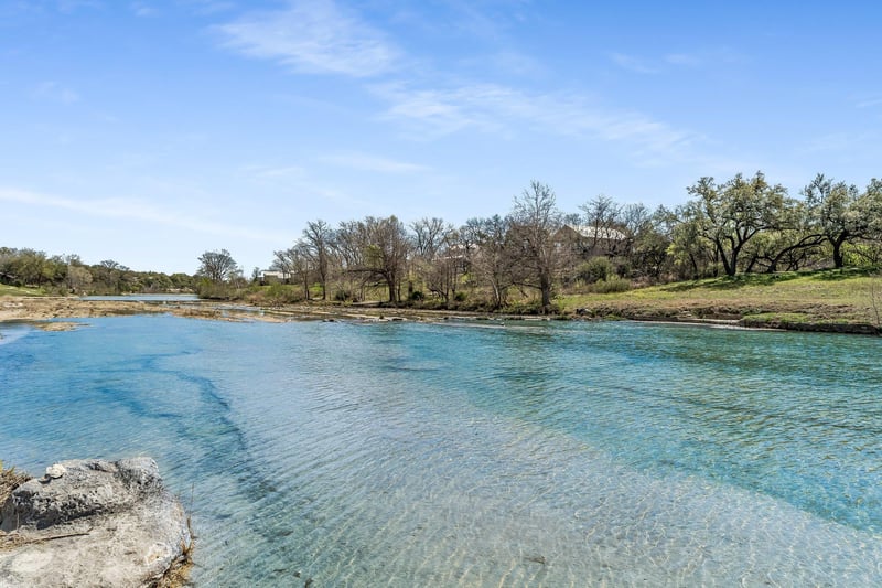 Virtual tour of 1600 Flite Acres RD