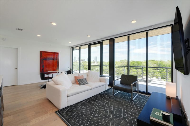 Virtual tour of 1600 S 1st ST Unit #403
