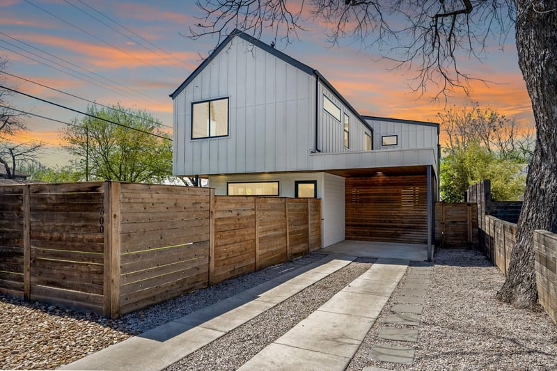 Virtual tour of 1600 Singleton Ave