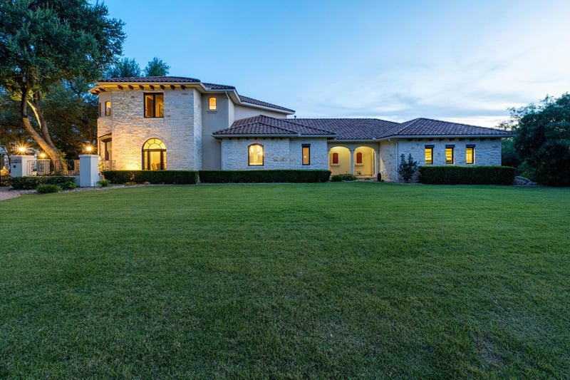 Virtual tour of 16005 Chateau Ave