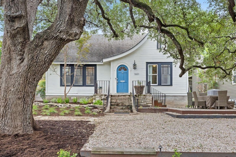 Virtual tour of 1601 Alta Vista Ave