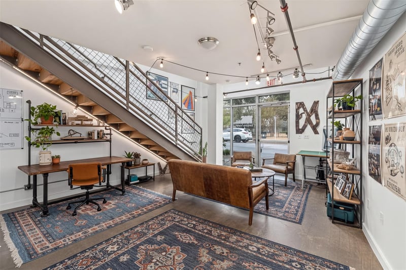 Virtual tour of 1601 E Cesar Chavez ST Unit #106