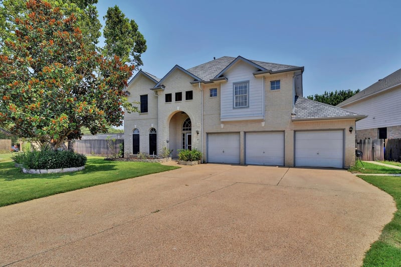 Virtual tour of 16019 Dark LN