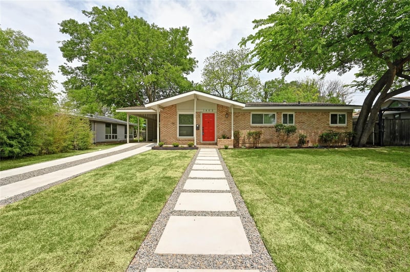 Virtual tour of 1602 Chatham Ave