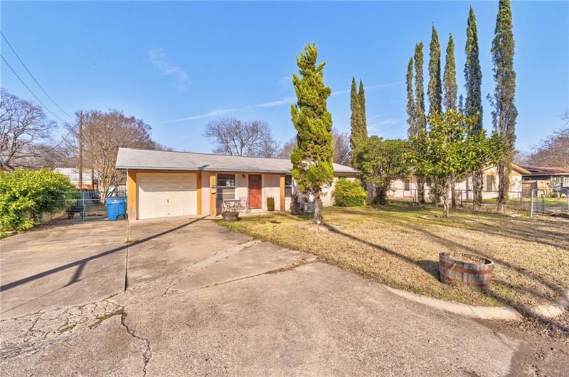 Virtual tour of 1602 Sylvan Glade