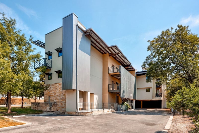 Virtual tour of 1603 Enfield Rd Unit #211