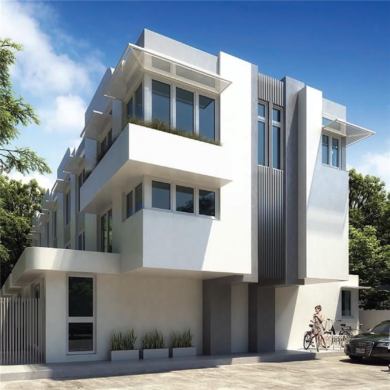 Virtual tour of 1603 Woodlawn BLVD Unit #A