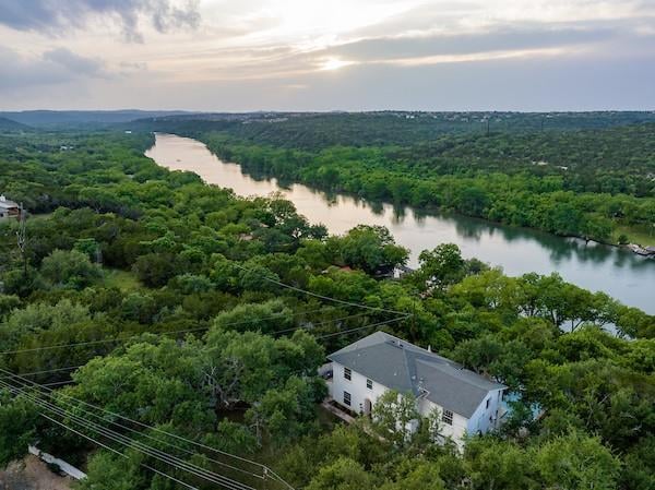 Virtual tour of 1604 Cliffwood DR