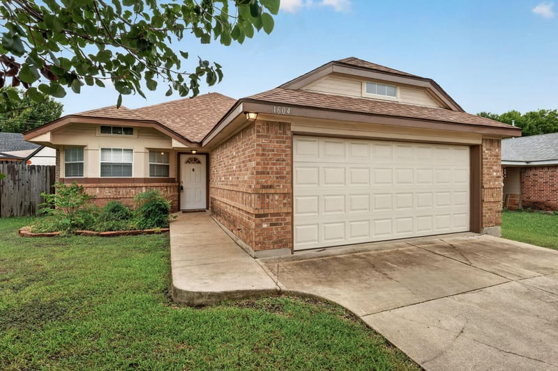 Virtual tour of 1604 Southwestern TRL